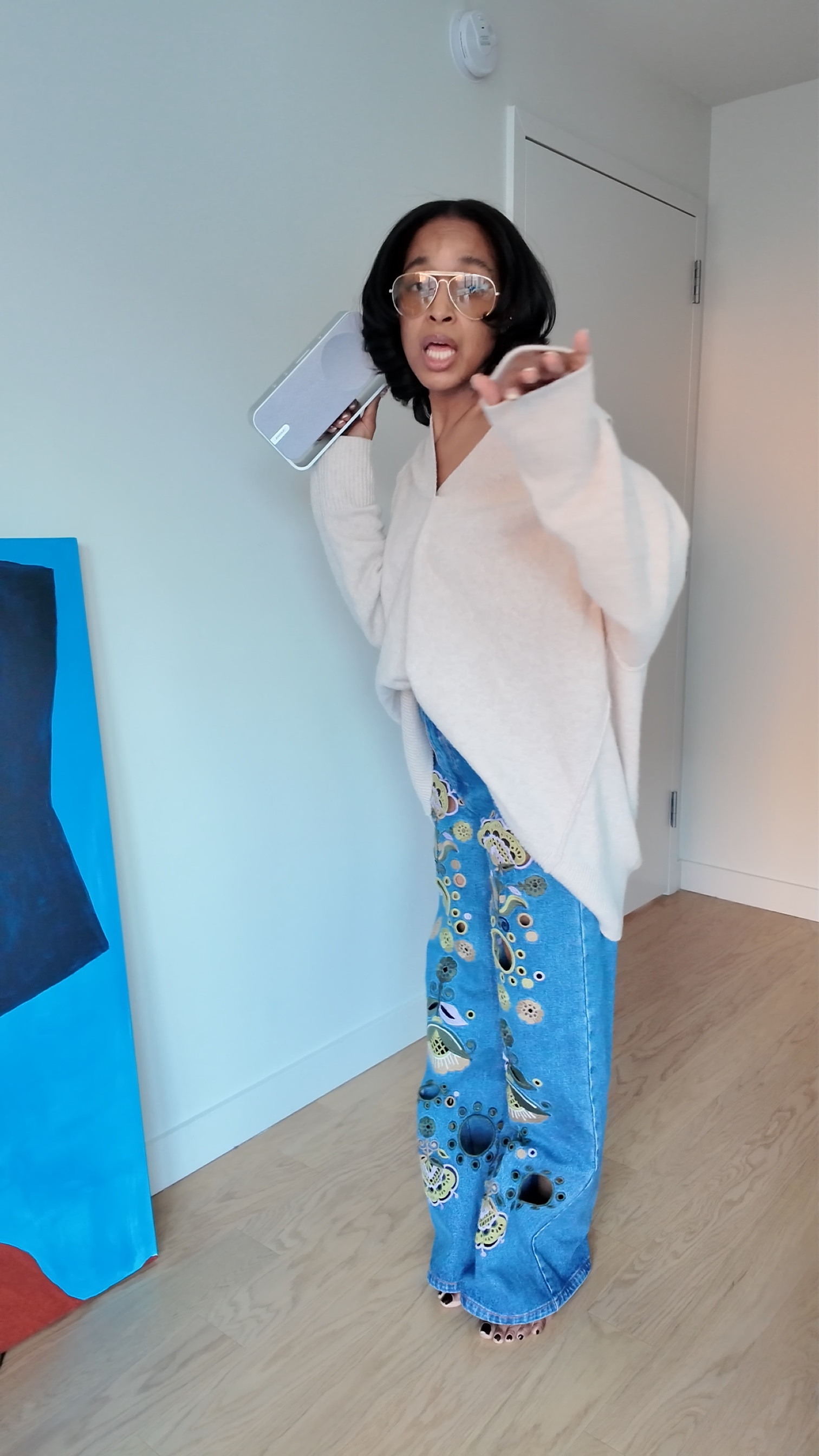 Sunday feels … wearing what’s in our closet even if we’re just chillin at home. 

Sweater @aerie 
Jeans @cynthiarowley  not on LTK 😩
Speaker (which IS SO FRIGGEN GOOD!) @bose 
Shades @oldceline