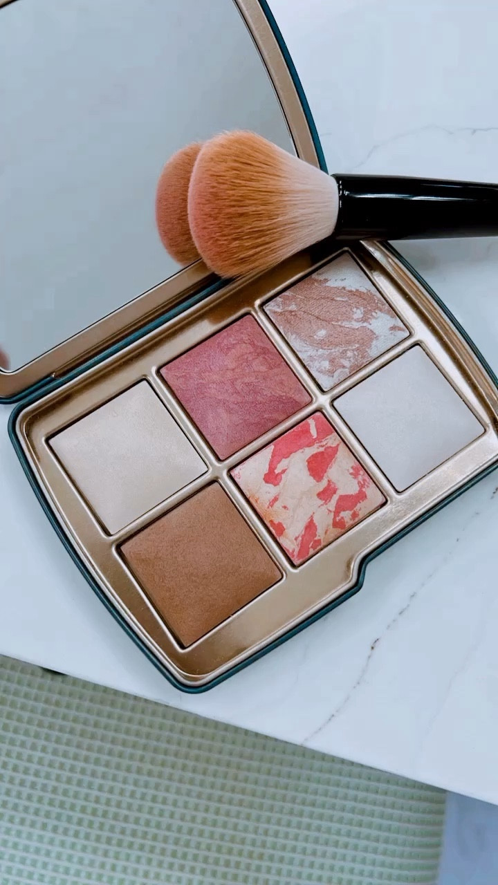 Ambient Lighting Palette ✨

#beauty #ltkfindsunder50 #betterbeauty #beautybuys #ltkhome #ltkgiftguide #gifts #spring #hourglass #ltkparties #springstyle #style #eyeshadow #contour #shimmer #shine #eyepalette #limitededition

#LTKfindsunder100 #LTKbeauty #LTKSeasonal
