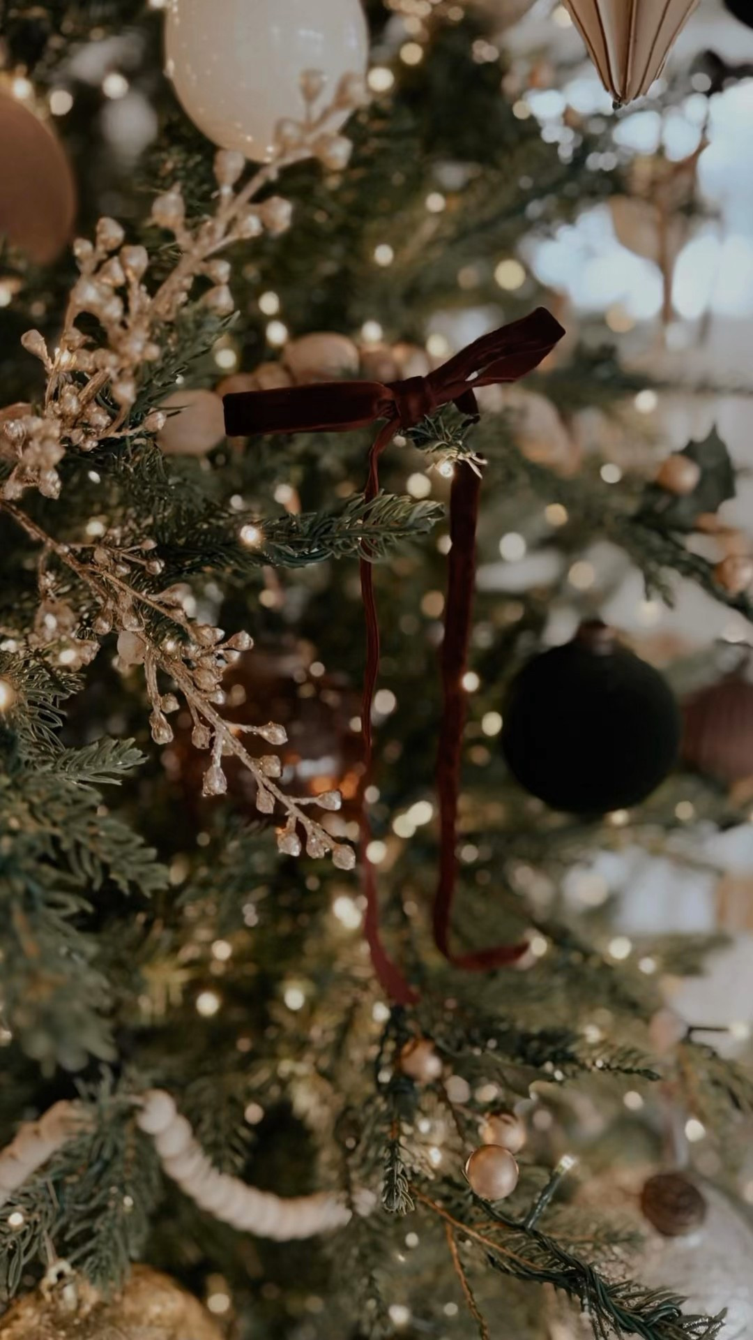 2025 Christmas tree decor 🎄🤍

#LTKSeasonal #LTKHoliday #LTKHome