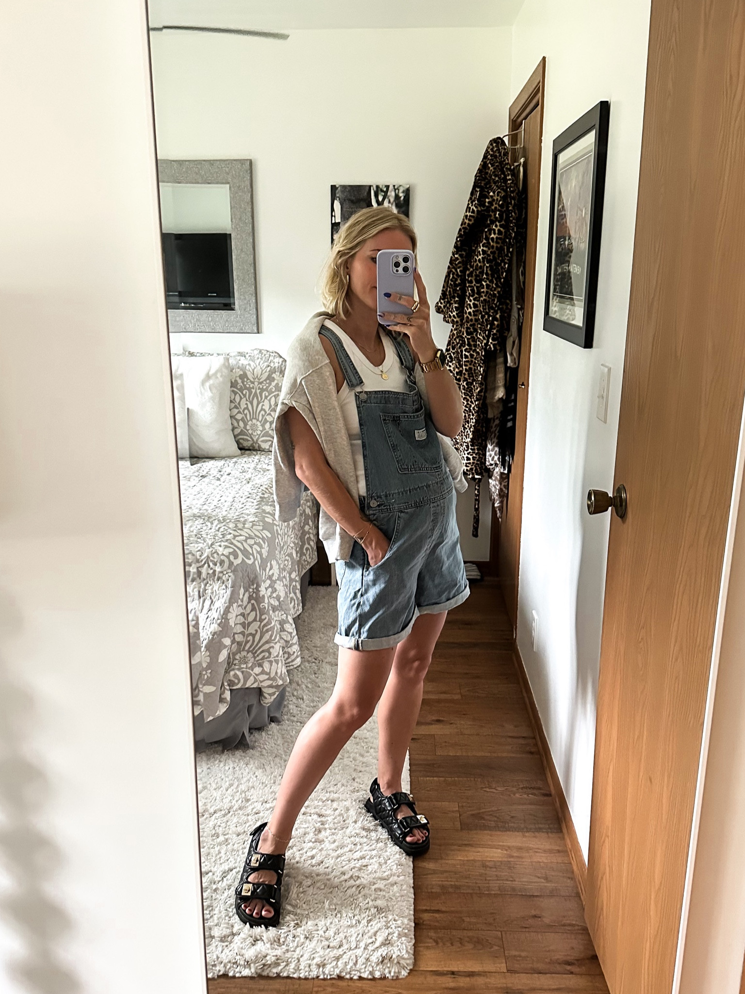 Levis overall shorts 

#LTKshoecrush #LTKstyletip #LTKbump
