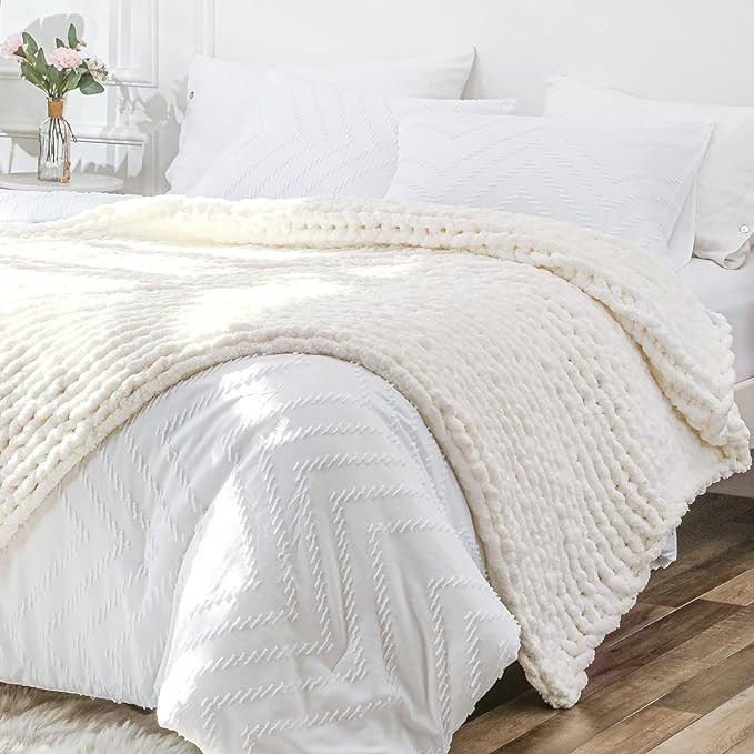Bigacogo Chunky Knit Blanket Throw 51"x63", 100% Hand Knitted Chenille Throw Blanket, Big Soft Th... | Amazon (US)