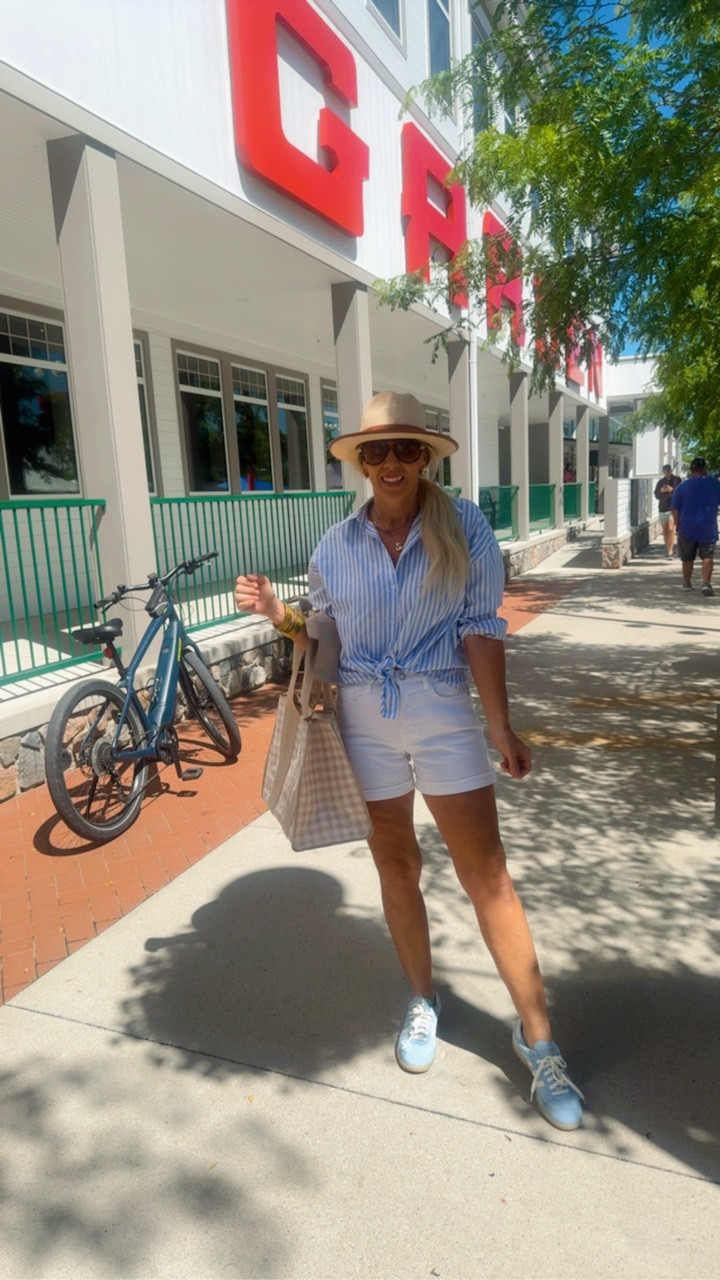 It’s farmer market season and here’s my latest farmers market outfit

#LTKgrwm #LTKmomlife