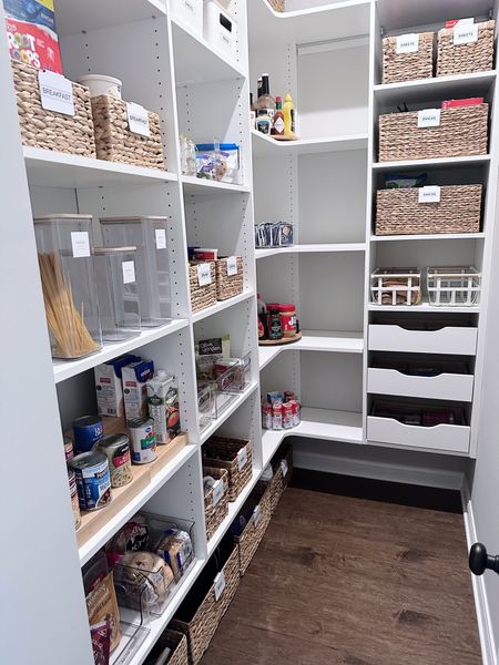 When you are cooking and all of the ingredients are right where they should be . . . chef’s kiss 🤌🏼

A huge perk of having an organized + consistently refreshed pantry is that you actually end up saving money! No waste, no overbuying . . . Win all around!

#LTKfamily #LTKFind #LTKhome