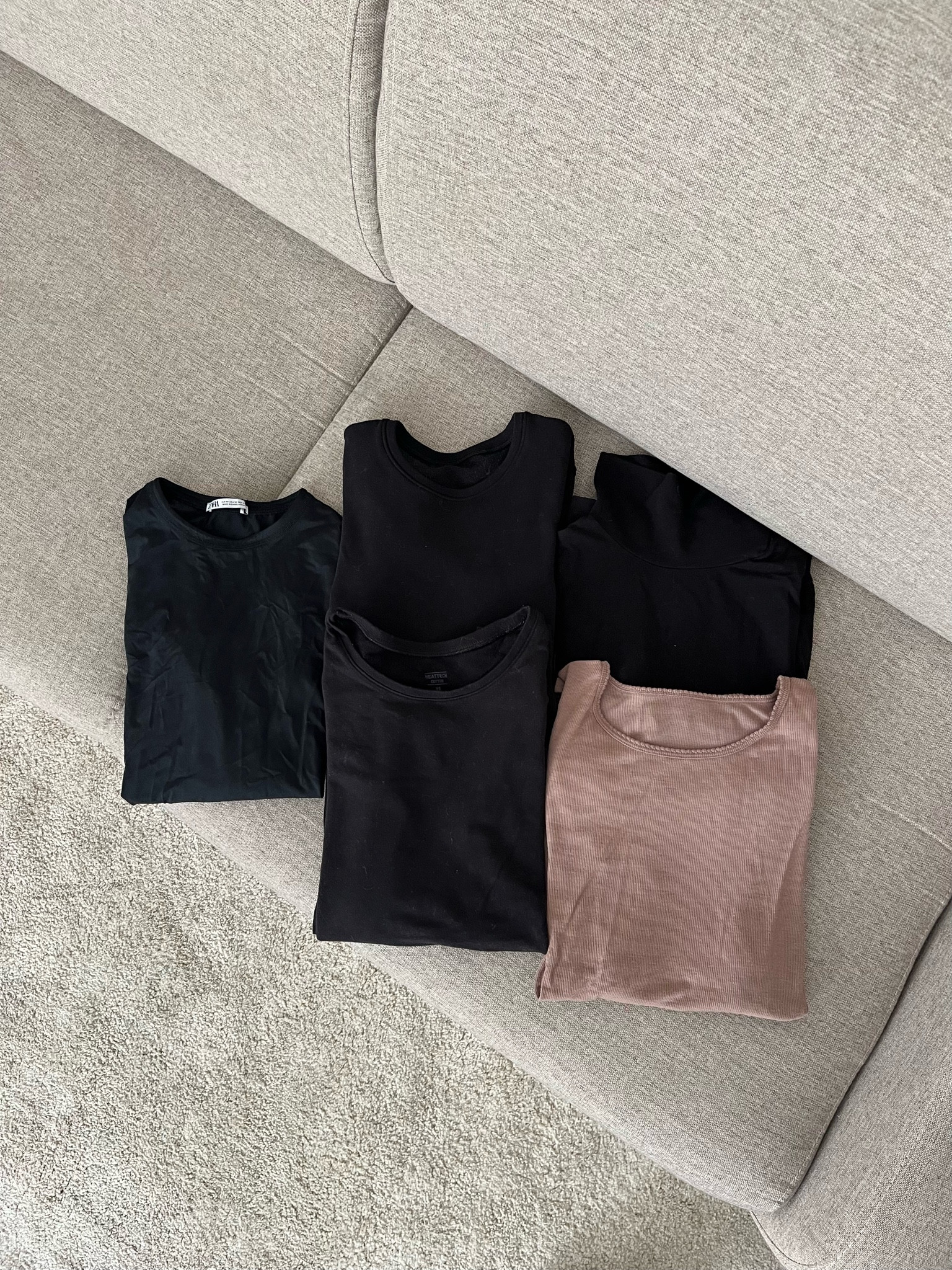 Partie 1 : Les tops 

Les 10 indispensables pour une garde robe capsule 

#LTKautumn #LTKworkwear
