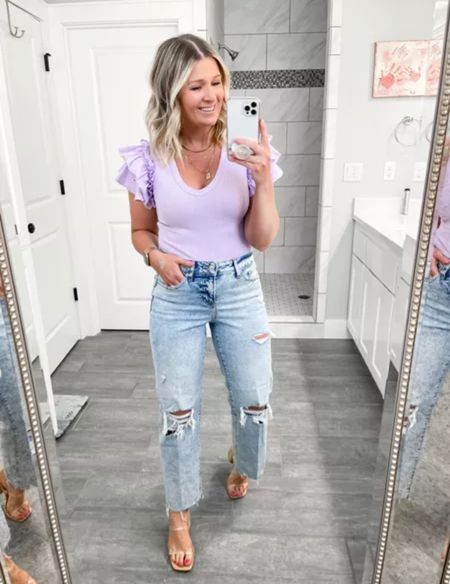 One of my favorite pairs of jeans from spring 2022 is back and on major deal! I recommend sizing down 1 to 2 sizes! I’m wearing a 0 regular with room. They have a really cute laidback look


#LTKSeasonal #LTKFind