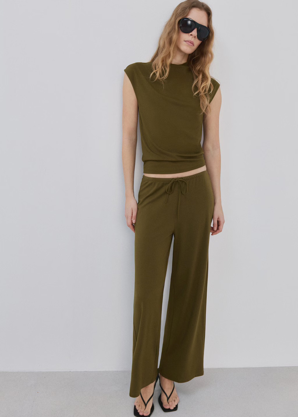 Straight-fit pants with elastic waist khaki - Woman - M - MANGO | Mango (US/MX/AU)