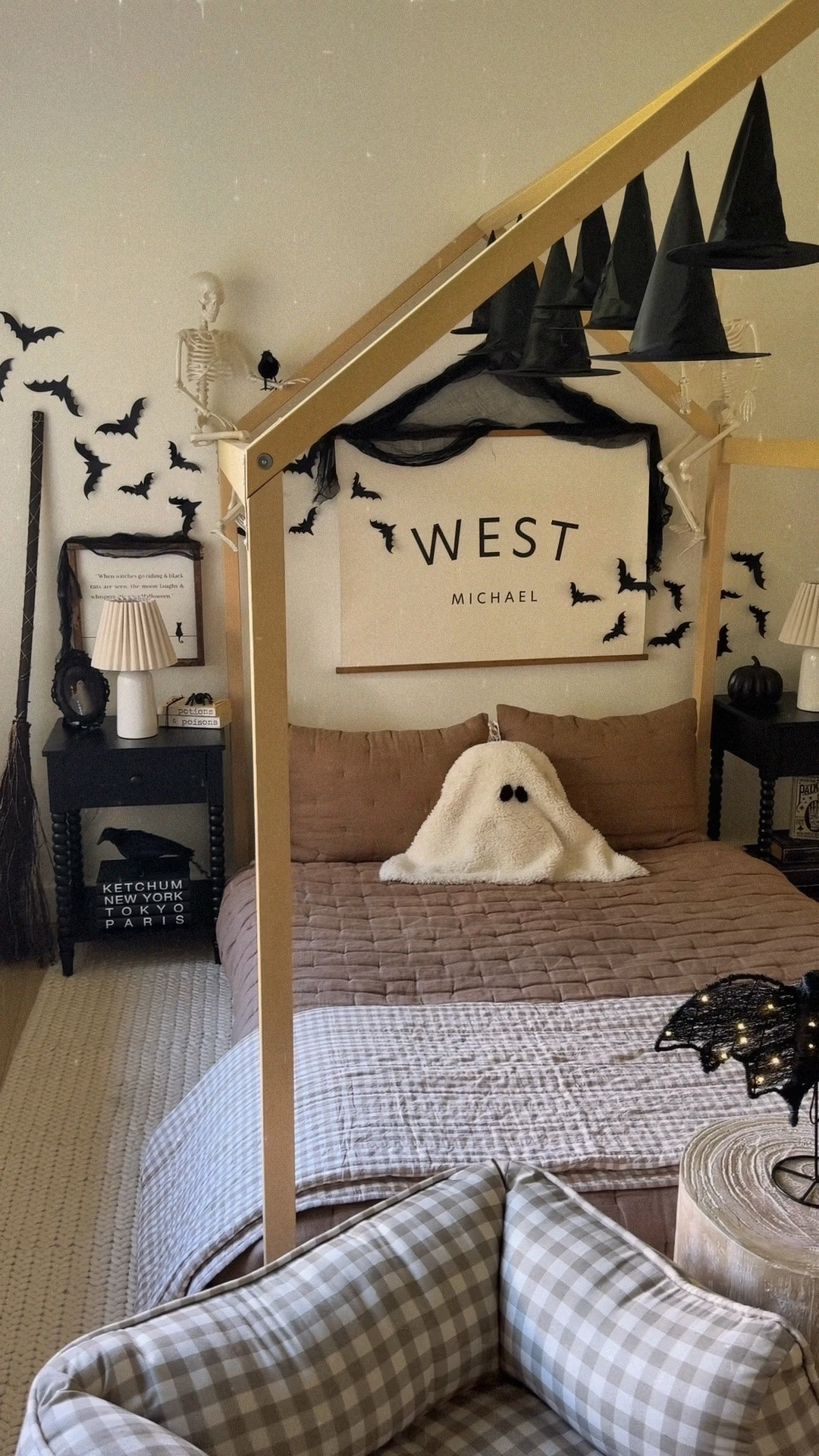 Halloween decor 🖤👻🦇🐦‍⬛🕷️ Little kids bedroom 💀

Boys room
Bedding
Bed
Home

#LTKSeasonal #LTKHome #LTKKids