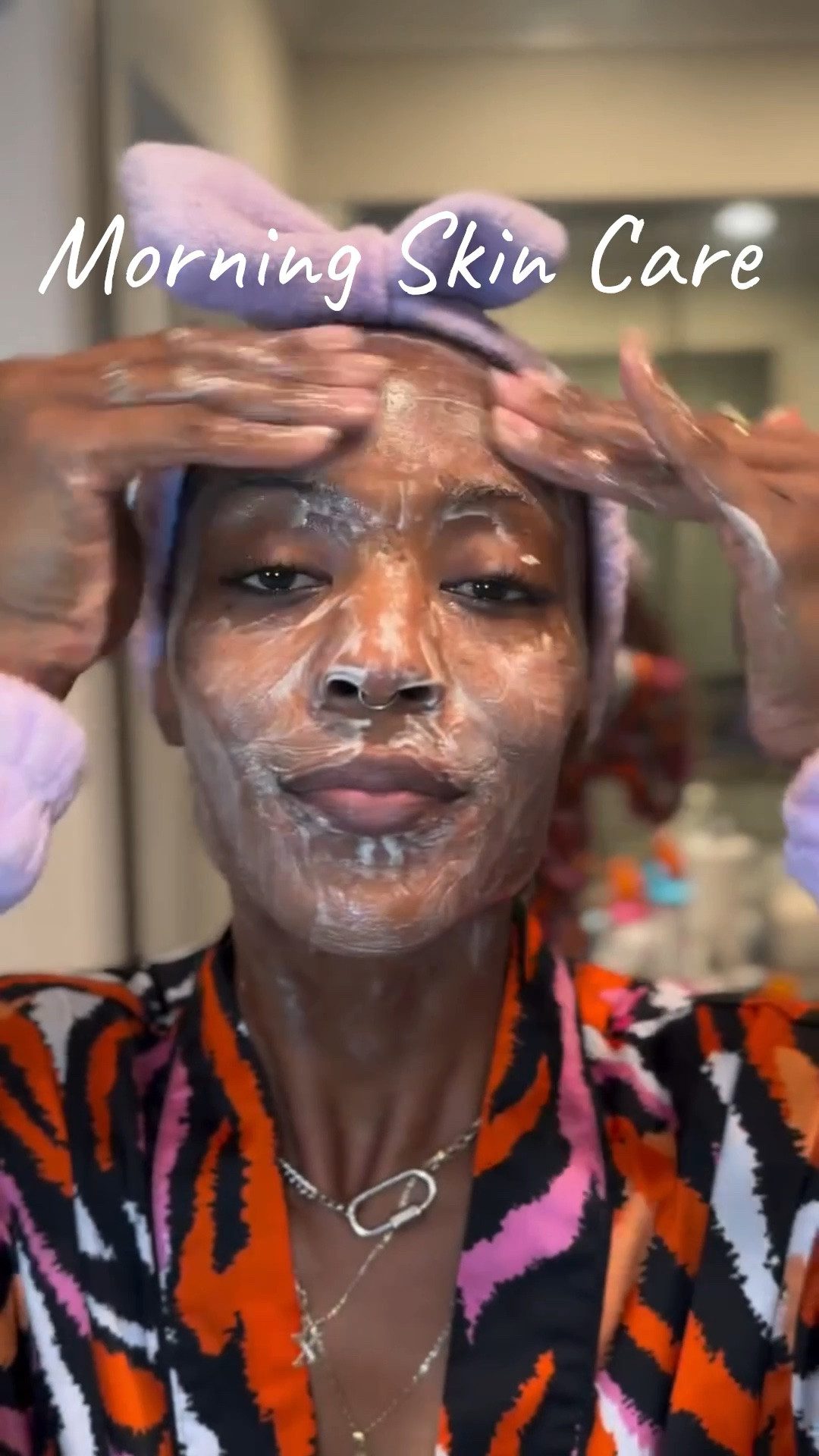 Morning skincare for glass skin 🧖🏾‍♀️ Comment SKIN for the shopping list 

@youthtothepeople exfoliating cleanser 
@paulaschoice milky toner + cellular youth serum + vitamin c moisturizer with SPF 50
@biossance niacinimide eye cream