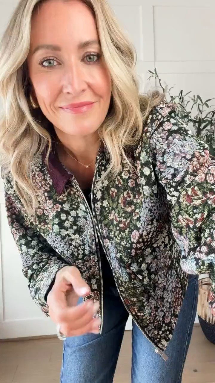 Walmart did NOT disappoint with this floral jacket! I love the vintage inspired print, burgundy collar and cropped fit. It looks so much more expensive than you'd expect and makes a simple jeans outfit feel special.
Walmart floral jacket, Walmart fall fashion, floral print jacket, cropped fall jacket, burgundy collar, affordable fall fashion, statement jacket, Walmart clothing finds, casual fall outfit, jeans outfit, fall jackets for women, HauteandHumid
