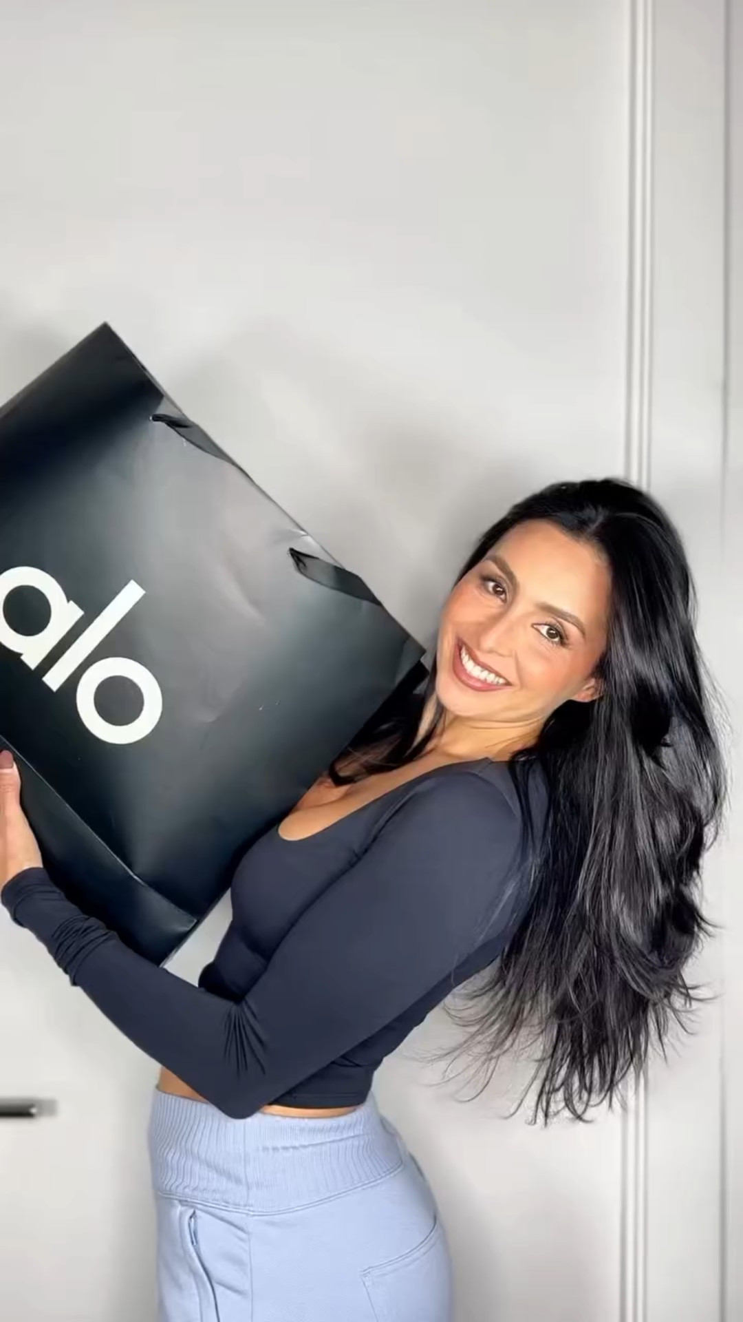 Que me compré con el 30% de descuento en @alo amé mi conjunto azul 🩵
#alo #discount #cozyset #blue #blackfriday #loungewear #saturdayoutfit #comfyoutfits