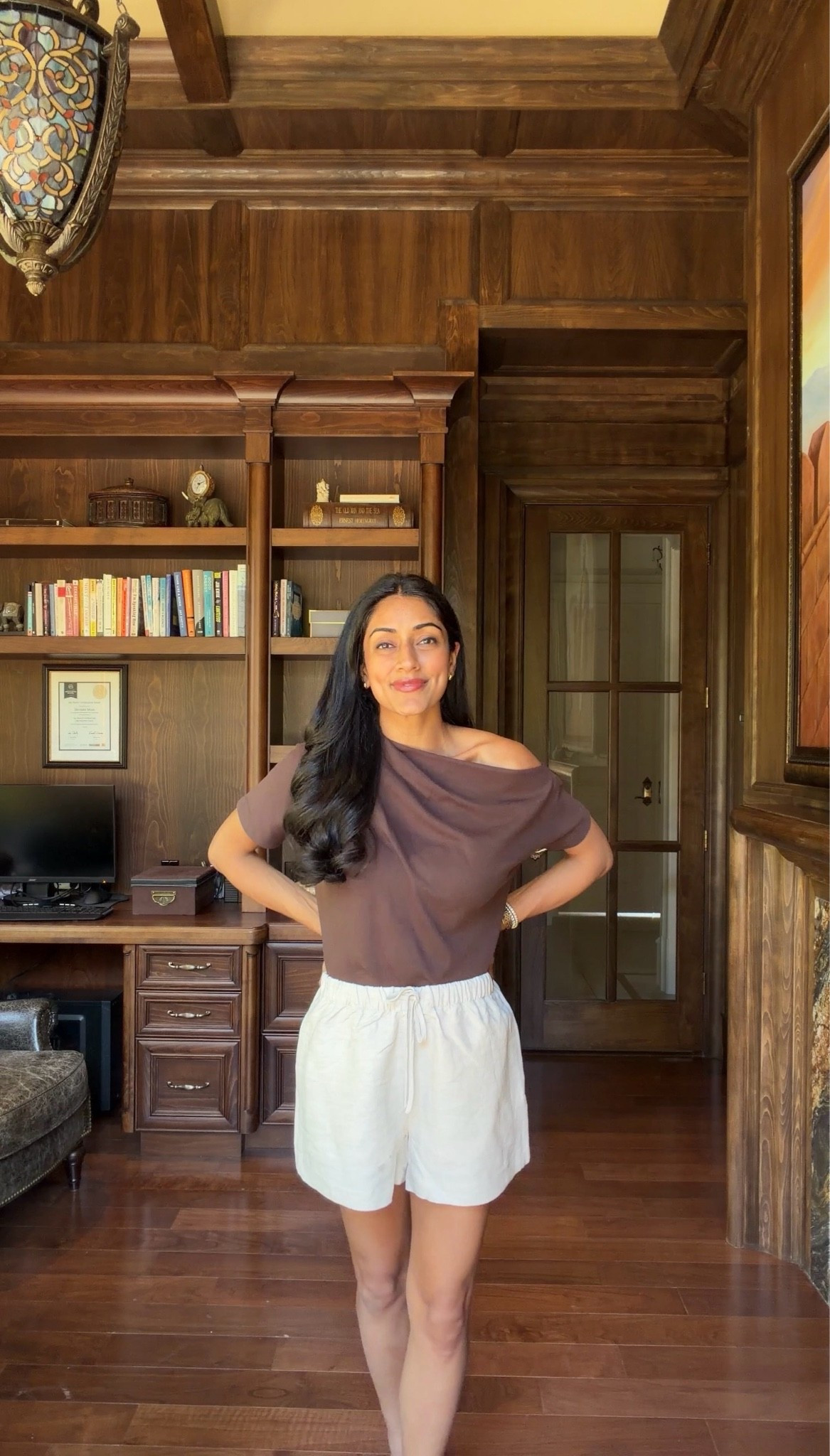 This might be my favorite top from
@Aritzia I have it in three colors. Wearing a size XS. I also love that the lodge pants now come in shorts form!