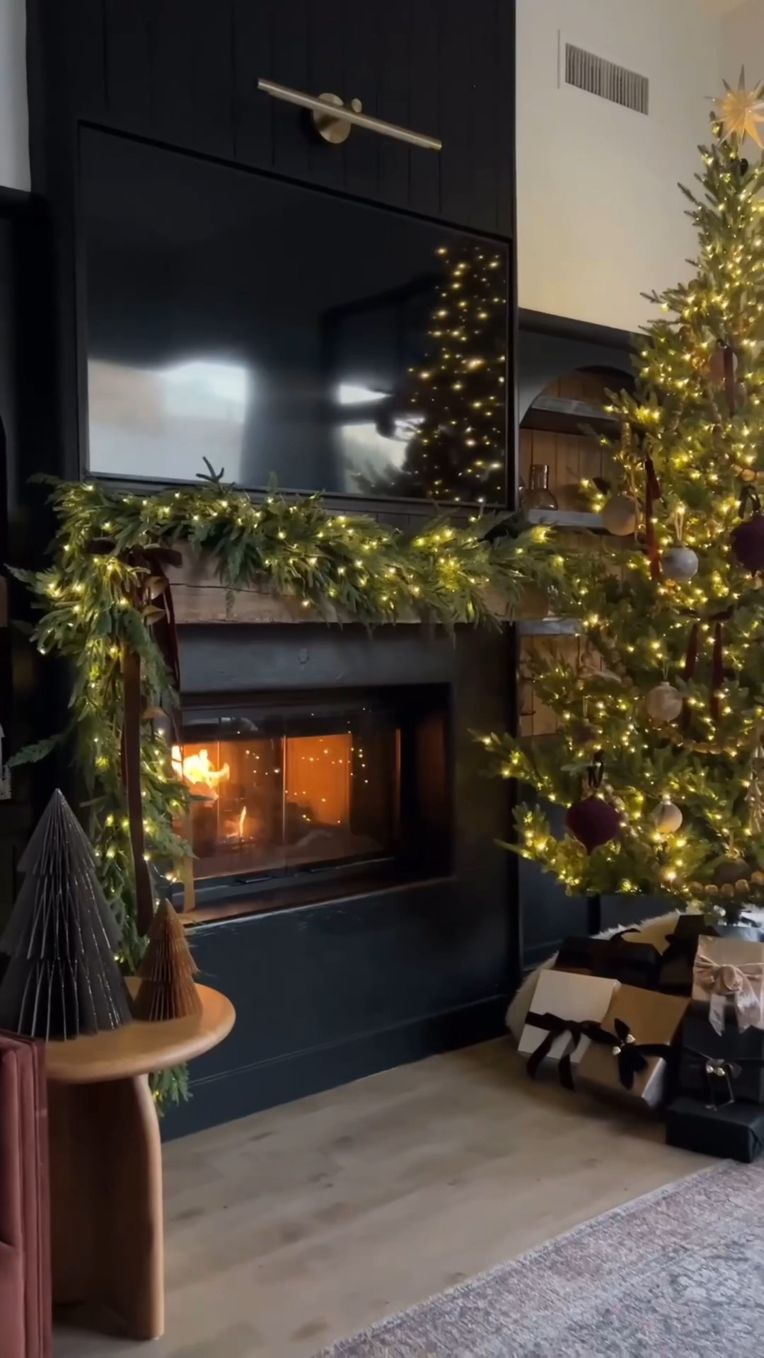 Almost done decorating for Christmas over here. Have you started yet? 

Make sure you are following @elpetersondesign before requesting links or else it might not be visible in your inbox