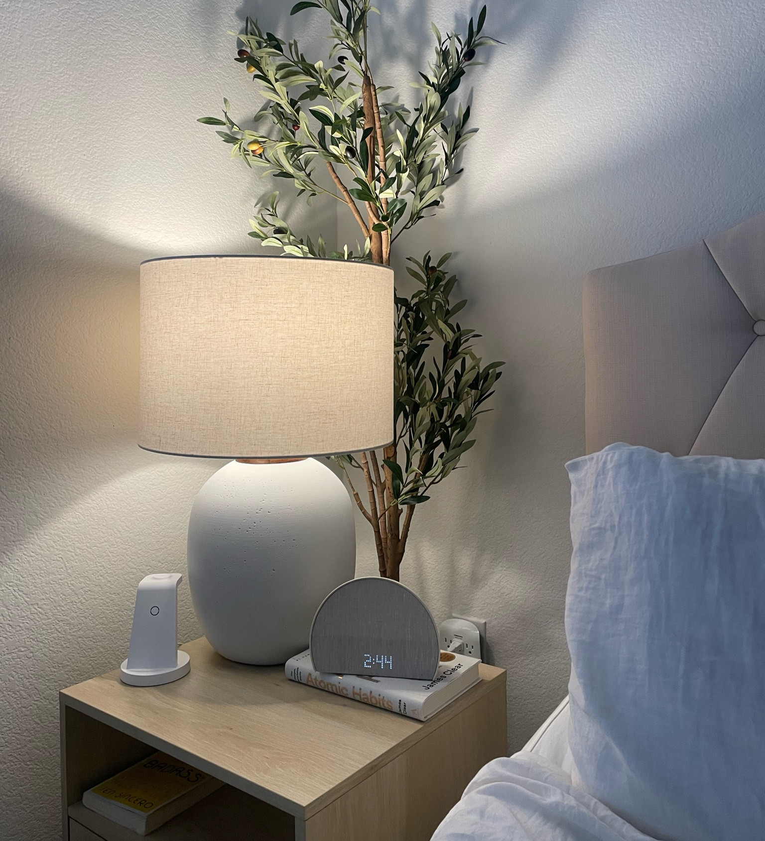 Nightstand currently 🤍 New lamp giving cozy vibes!!