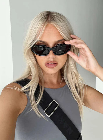 A Lot Sunglasses Black | Princess Polly US