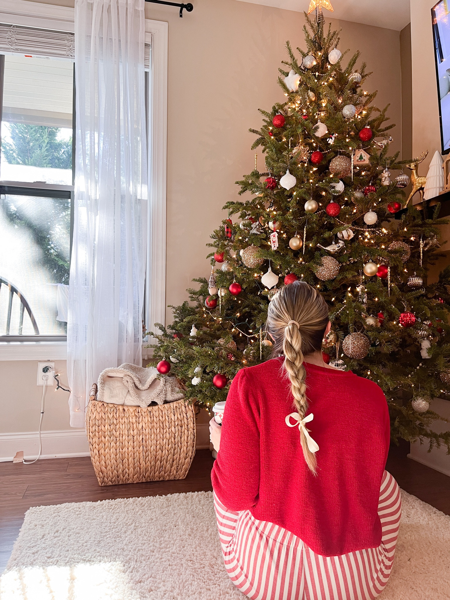 the comfiest pj pants 💌❤️🎄

#LTKmidsize #LTKHoliday #LTKstyletip