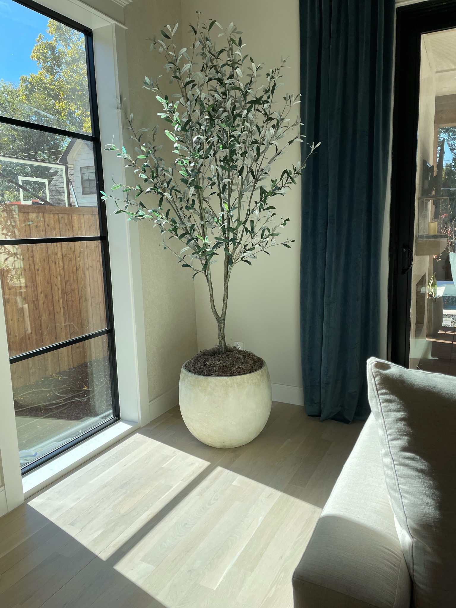 Restock alert on Mcgee Olive Tree!

Artificial tree, greenery, living room decor, living room interior, living room design, bedroom interior, bedroom decor, tree, olive tree, planter

#LTKhome #LTKsalealert