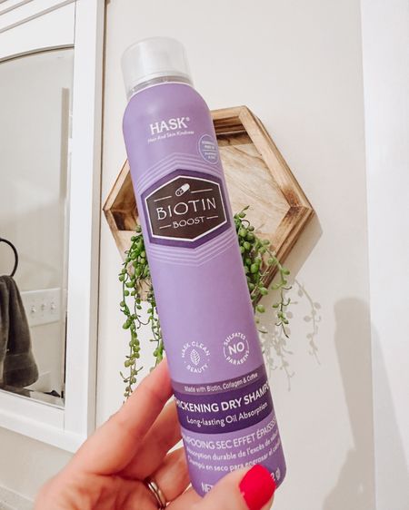 Talk about a happy accident … I ordered this because usual dry shampoo was out of stock.  This one smells so good!  It smells like a Lush store but not as strong.