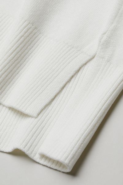 Fine-knit, crew-neck sweater in soft, viscose-blend fabric. Long sleeves, short slits at sides, a... | H&M (US + CA)