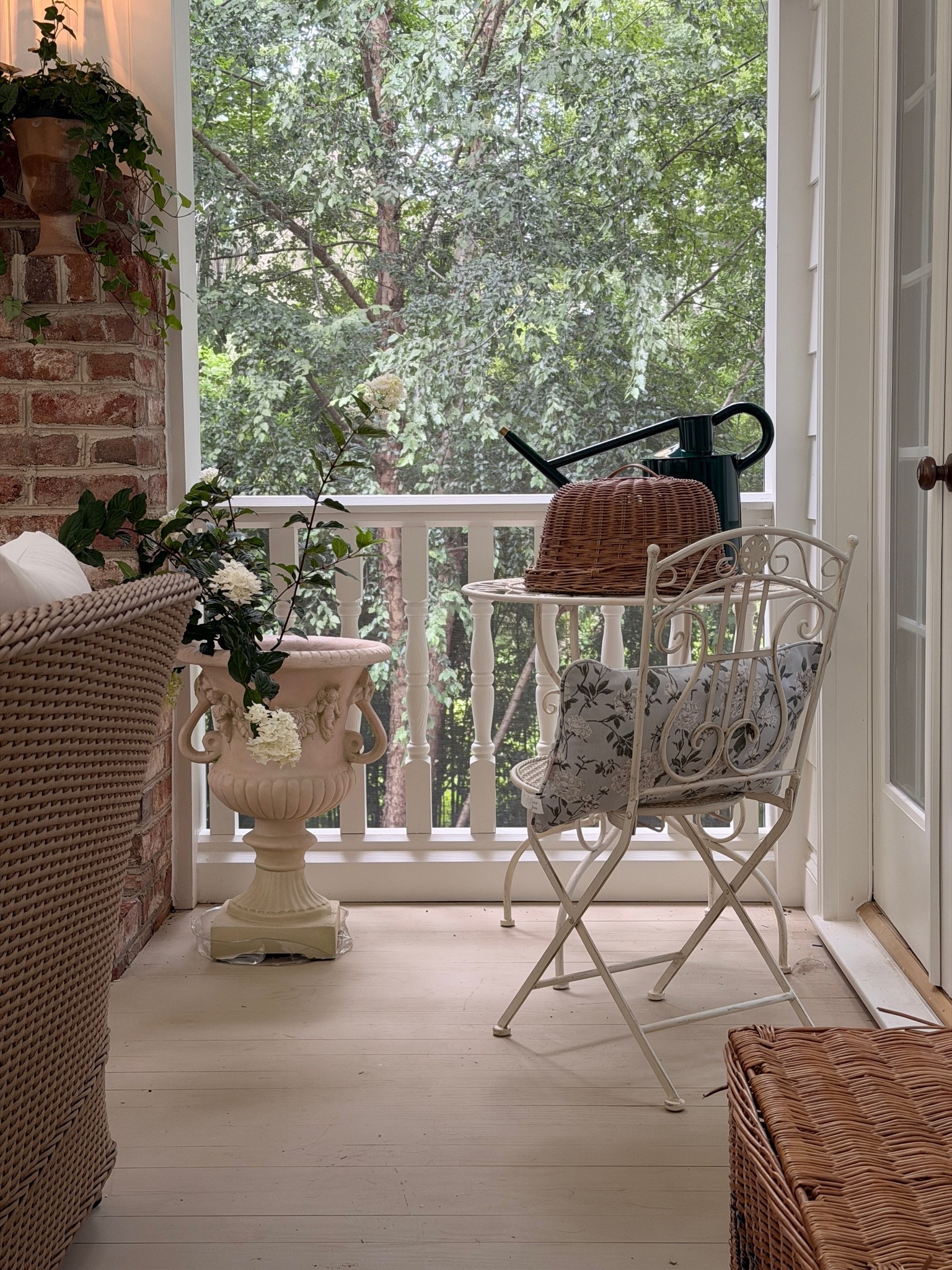 Screened in porch details🤍🌱

#LTKHome