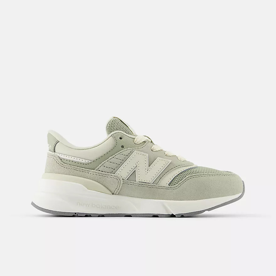 997R | New Balance Athletics, Inc.