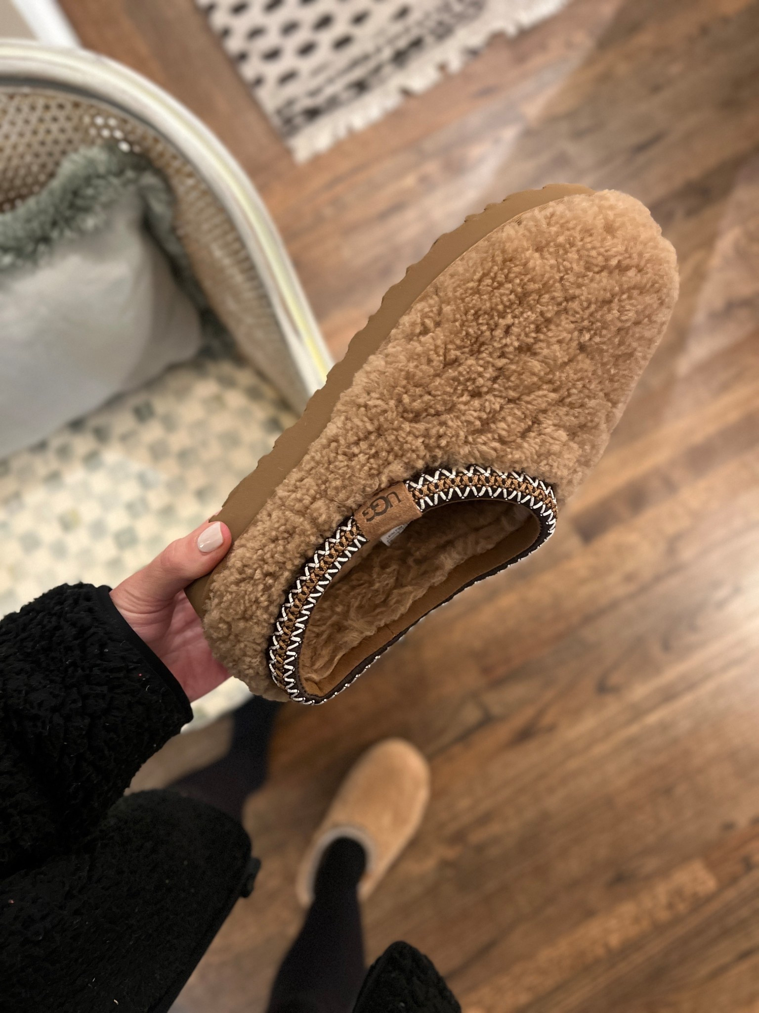 Treated myself to some fall/winter house shoes 🕺🏾