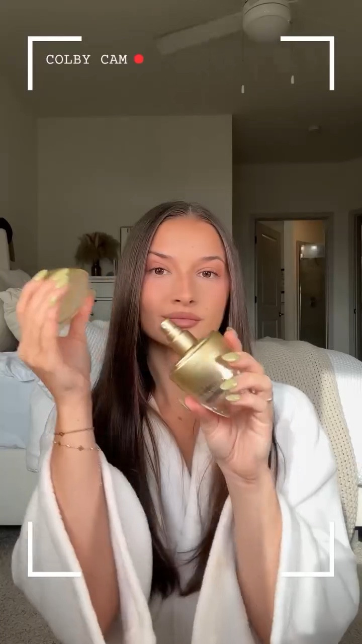 When I started this diary, I wasn’t sure I’d notice a difference. #pantenepartner 
But two weeks later, I see it every time I brush, style, or run my hands through my hair. The @pantene Pro-Vitamin Essence builds new bonds and strengthens over time. Safe to say this one earned its spot on my shelf!