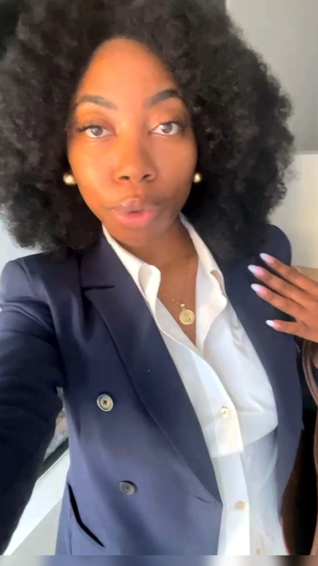 OOTD for Work

Blazer: M
Top: 4/6
Pants: 6



#LTKWorkwear