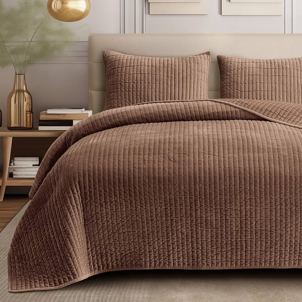 SHALALA Velvet Quilt Queen Size,Striped Bedding Set,Lightweight Velvet Comforter,Cozy Suede Bedsp... | Amazon (US)