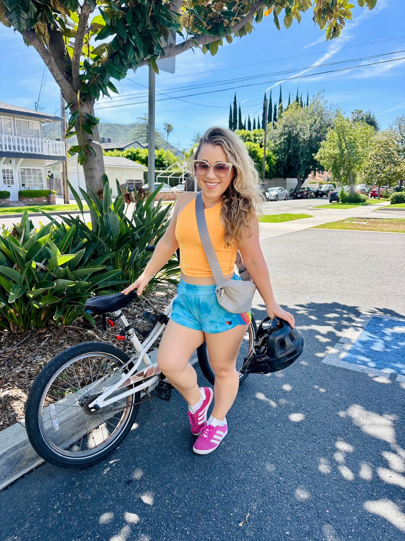 All about bright colours when biking! Combining Aviator Nation shorts with Beyond Yoga top🧡🩵💛

#LTKfitnessgoals #LTKootd #LTKdayinmylife