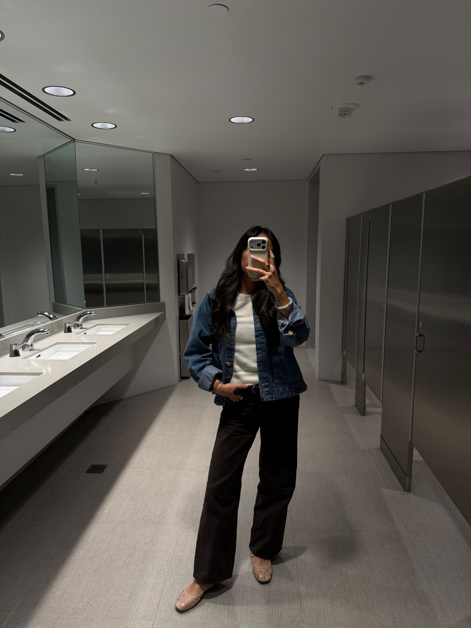 casual office outfit 🫶🏼 | business casual outfit | california casual outfit | denim jacket | brown jeans | brown denim 

#LTKdayinmylife #LTKootd