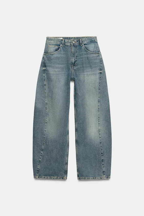 Model height: 176 cmMID-WAIST - BAGGY OVERSIZEMid-waist jeans featuring belt loops and a five-poc... | Zara UK