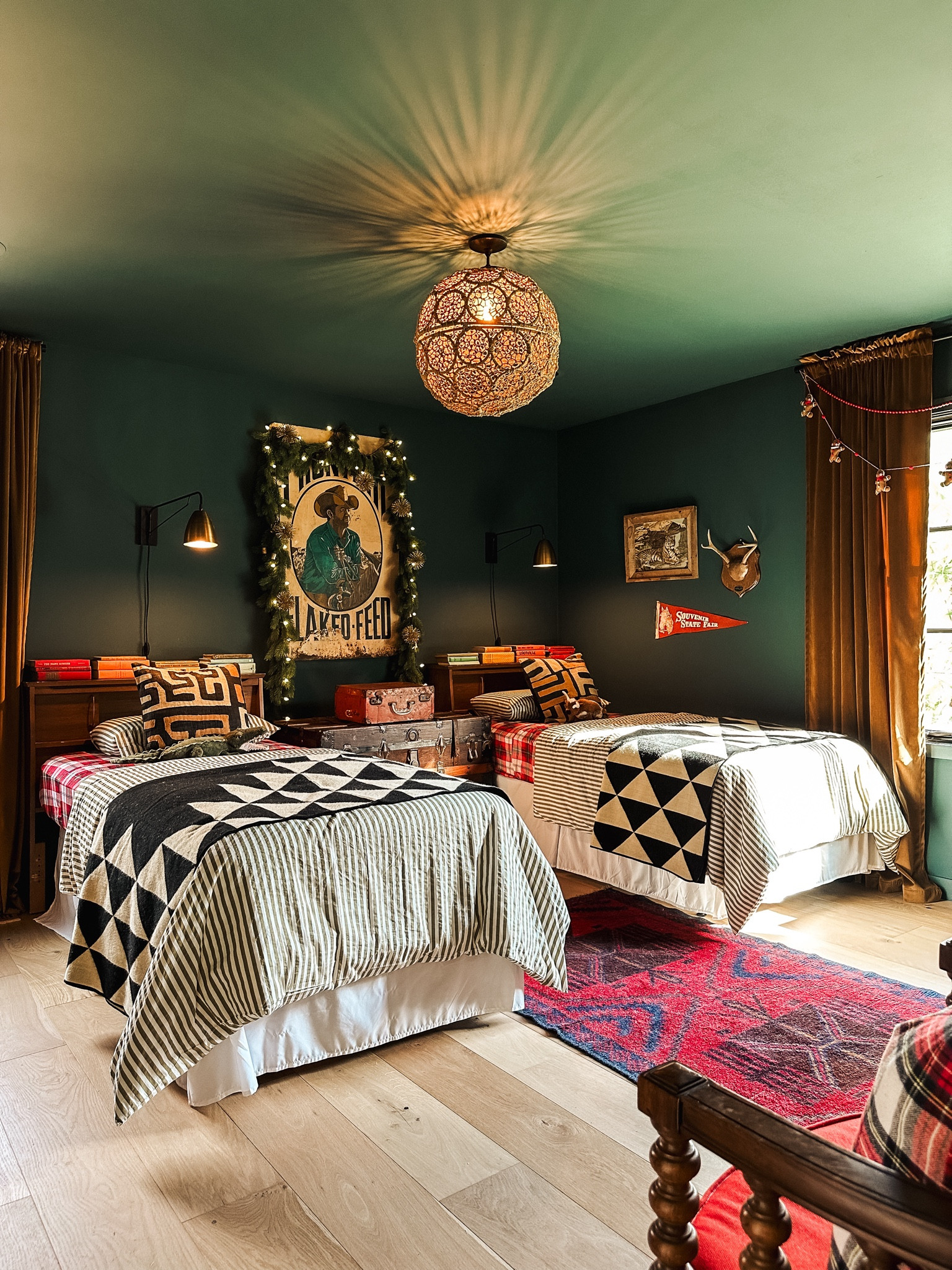 worth’s room is all cozy for the holidays! just need to go out and get him a real tree ✨