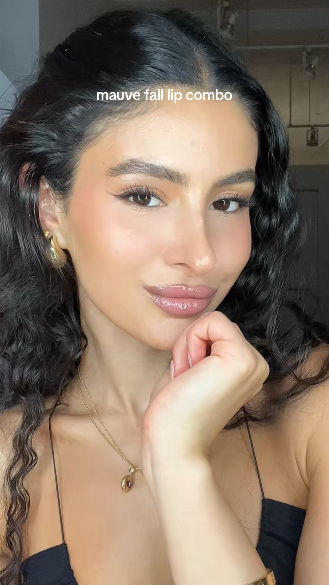 Mauve fall lip combo
Nude lip combo
Mac cosmetics:
Lip liner - stone
Lipstick - $ellout
Gloss - simulation


#LTKFindsUnder50 #LTKBeauty #LTKNYFW