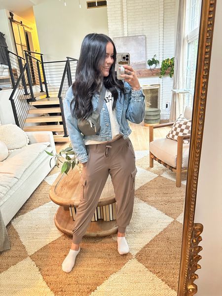 Todays OOTD 🫶🏼 these joggers are seriously my NEW FAVORITE! I have multiple pairs in multiple sizes 😂 #ootd #targetfinds #targetstyle 

#LTKFind #LTKfit #LTKunder50