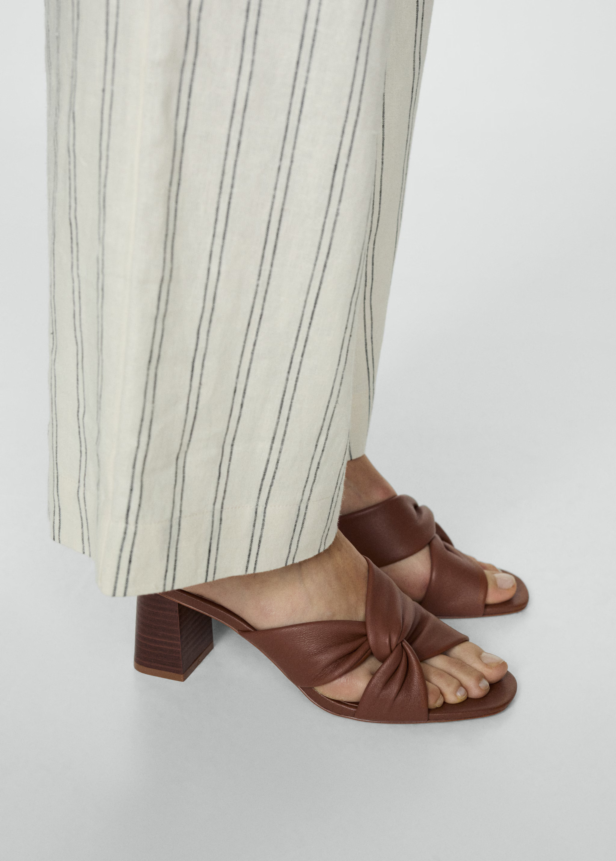 Knot leather sandals | MANGO (UK)
