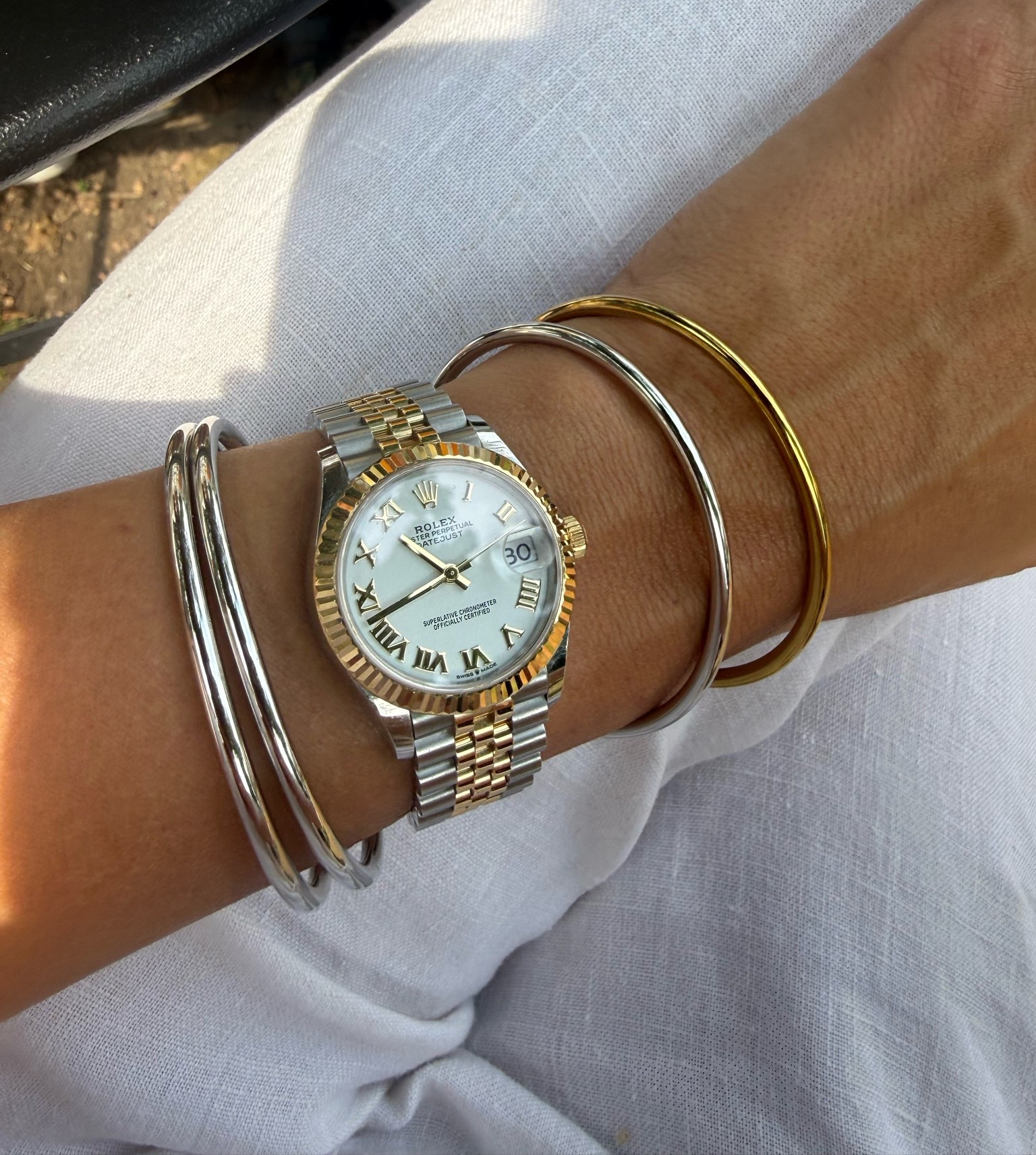 Love how simple & versatile these bangles are. So chic 🤍