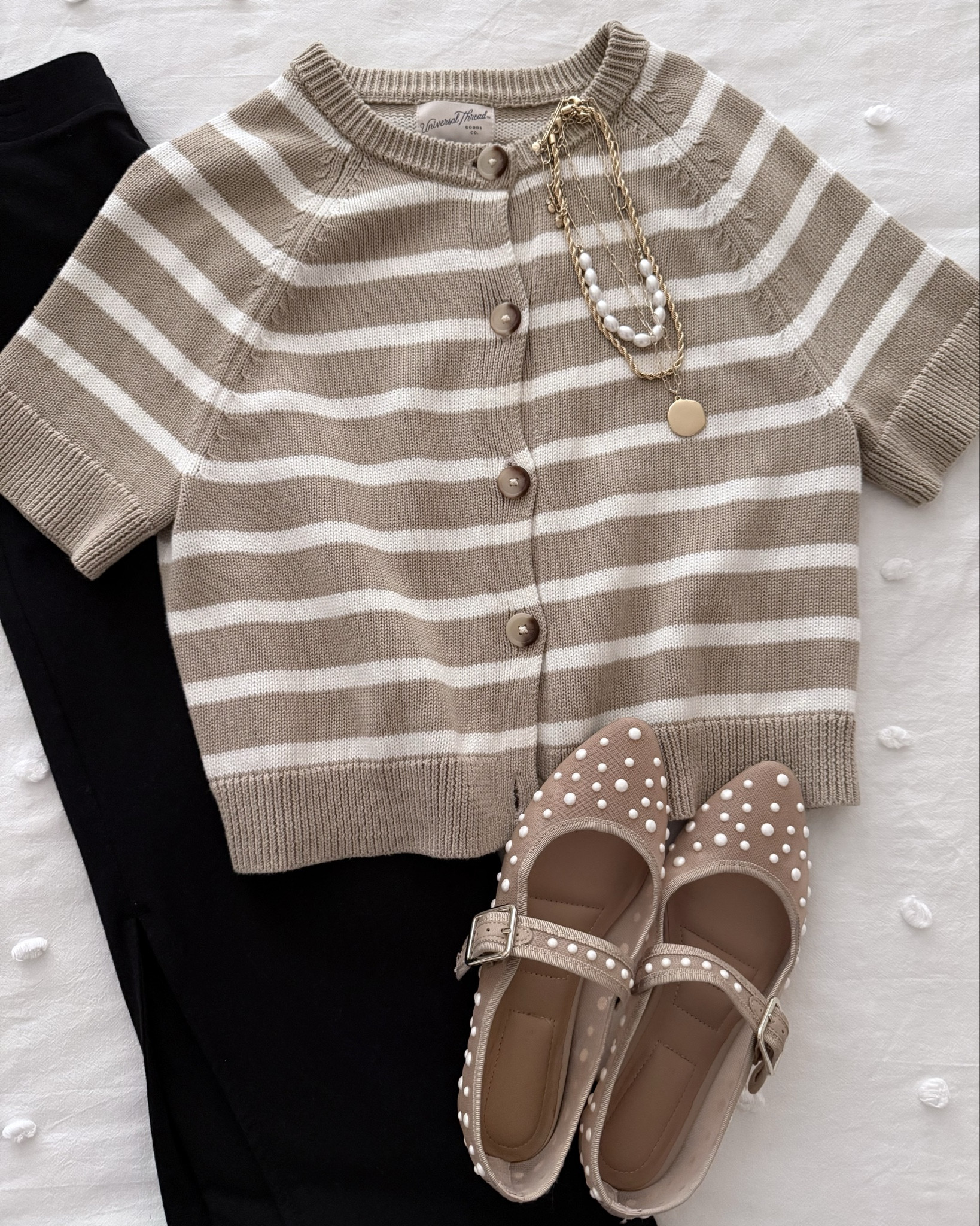 Fall outfits I’m loving this season. 




Fall cardigan, fall shoes, chocolate brown, 

#LTKFindsUnder50 #LTKShoeCrush #LTKSeasonal