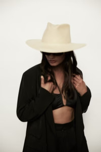 Keaton | Janessa Leone