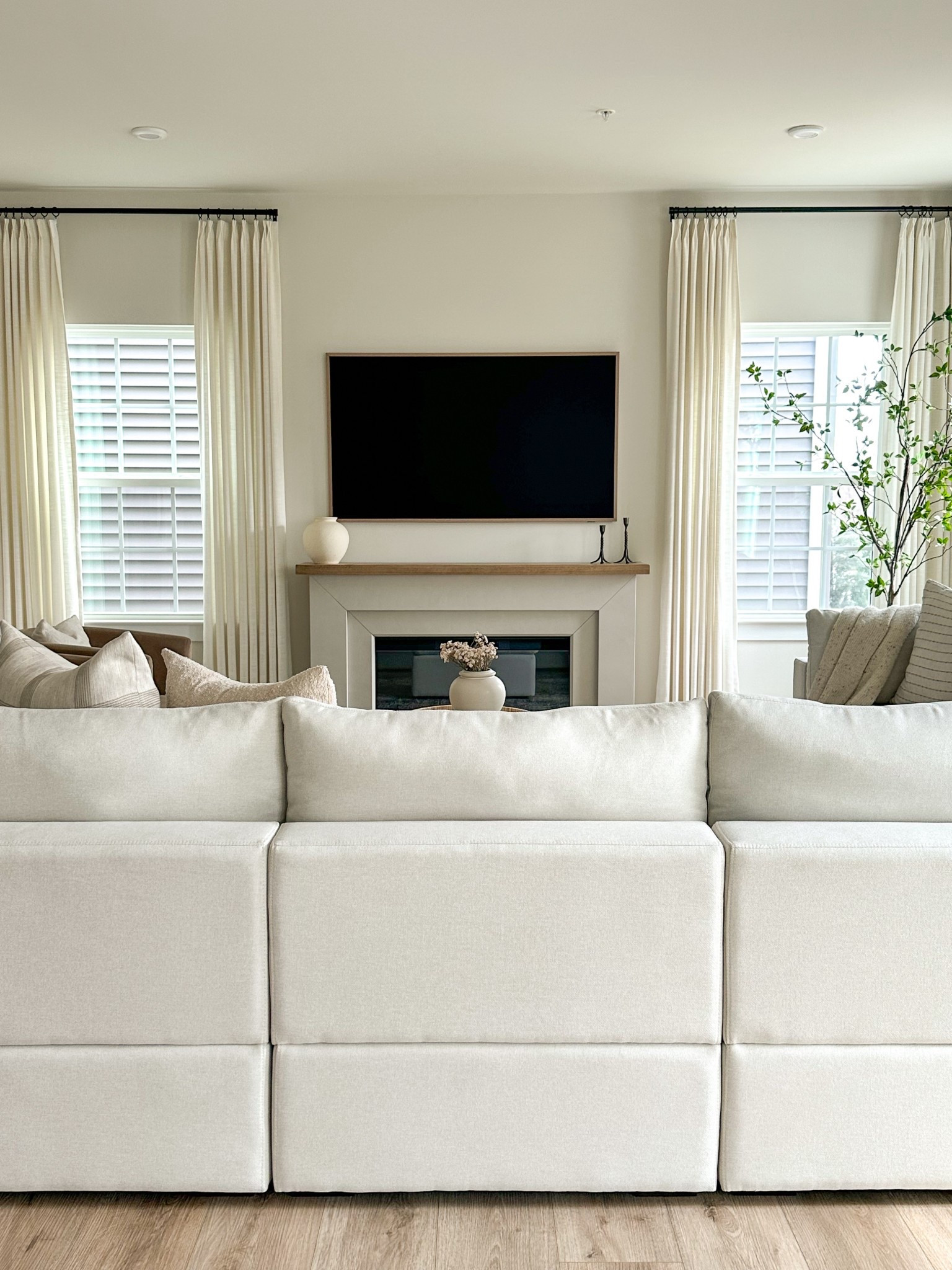 Living room fireplace
#realflame #fireplace #livingroom

#LTKHome