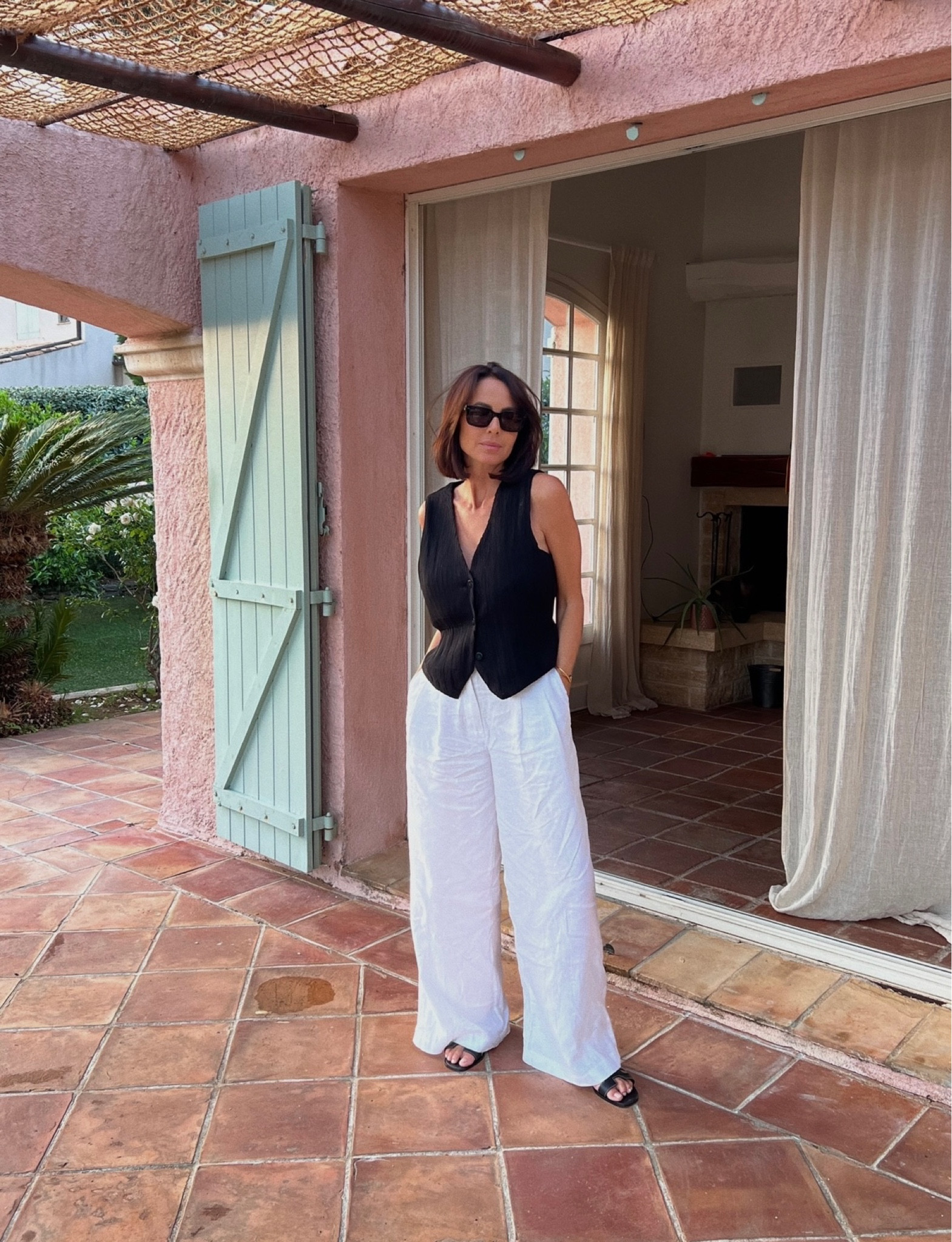 Le pantalon en lin et le top sans manches parfaits, fluides et agréables pour l’été ☀️  

#outfit #summer 

#LTKeurope #LTKunder100 #LTKSeasonal