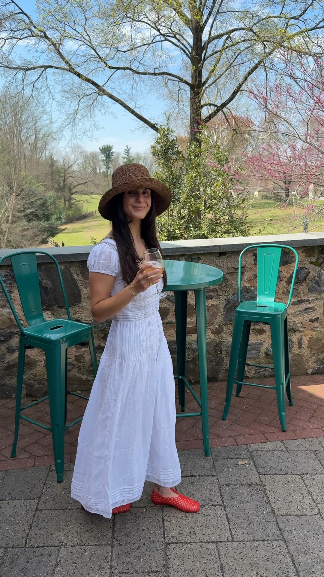 the sweetest dress for spring! wearing size XS.. I do wish I did XXS so it was more form fitting to my chest! 