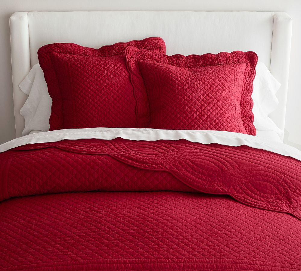 Heirloom Scallop Quilt | Pottery Barn (US)