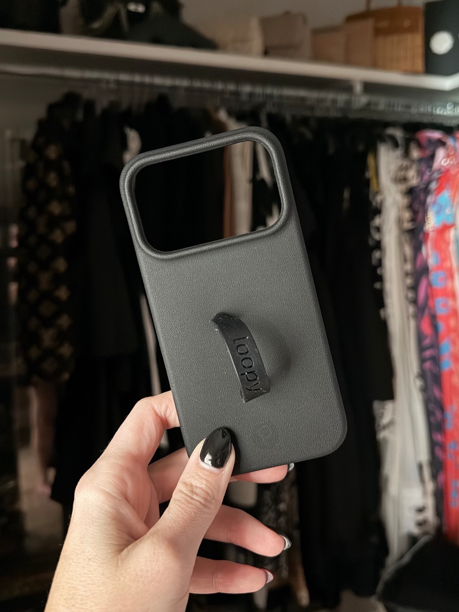 Just got a new loopy case in! Absolutely love the pebbled leather feel. Use code DTKAUSTIN for 10% off of your order!

