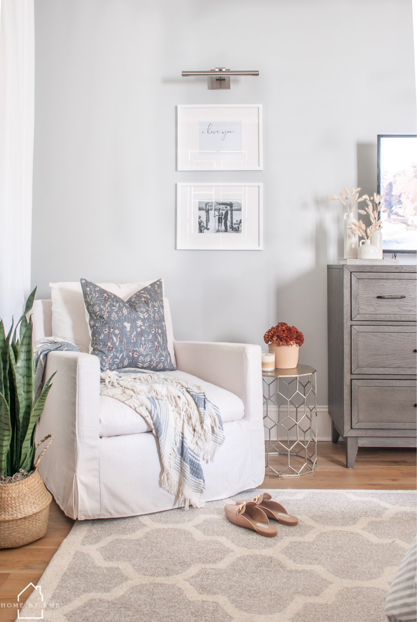 BEDROOM | I don’t share this corner too often because it’s hard to photograph but I love the little fall pillow and arrangement! 🍂
•
Shop my bedroom corner chair and decor by clicking the link in my bio or by following me in the @shop.ltk app!
•
•
•
•
 #fallvibes #fallcolors #fallfeels #falldecor #falldecoration #falldecorations #falldecoratingideas #falldecorideas #bedrooms #bedroomdecor #bedroomideas #bedroomstyling #bedroominspiration #bedroominspo #bedroominterior #bedroominteriordesign #bedroomdecoration #bedroomdecorideas #masterbedroom #bedroomfurniture #myhomevibe #myhouseandhome #howihome #pocketofmyhome #homeinspo 

#LTKSeasonal #LTKhome