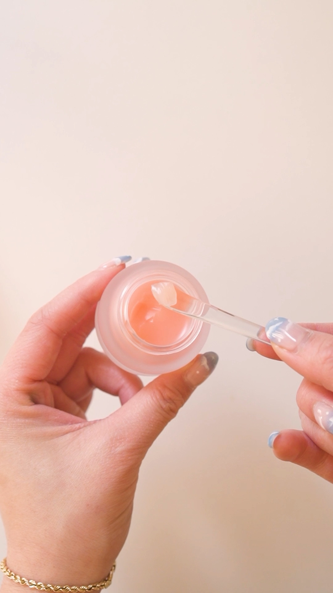 The best lip mask to moisturize your lips while you sleep | korean beauty skincare routine glowy skin

#LTKVideo #LTKbeauty