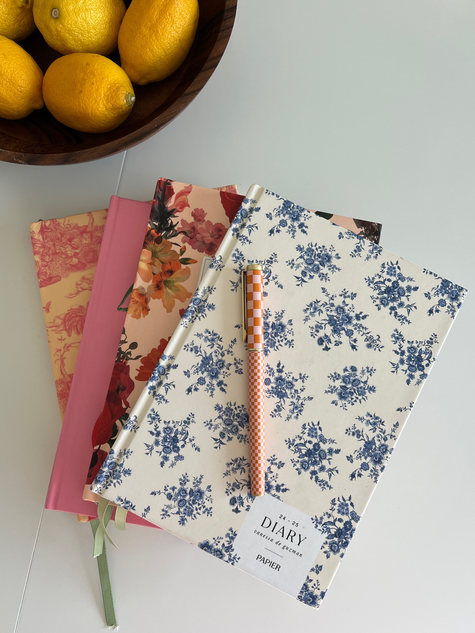 BEST PLANNER TO STAY ORGANIZED FOR 2024 
If you love staying organized this is the best planner to do the job 💗 

Planner, aesthetics planner, papier, cute planners, cute Dailey planners, school supplies, monthly planners 