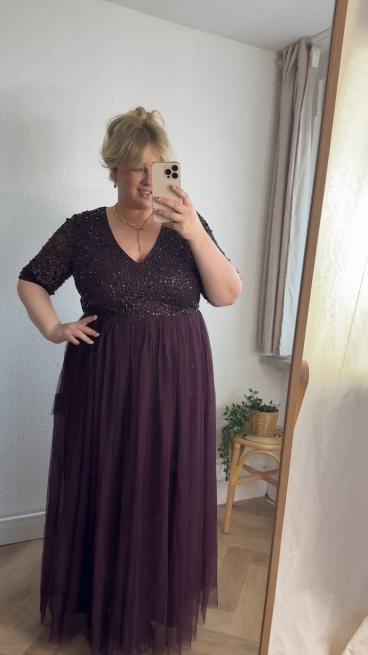 Abendkleid 💕
15 % Sparen mit dem Code bp15sandra

(Gültigkeit: 19.02.-einschl. 21.02.2026; einmalig einlösbar pro Kundin; gilt in DE App & Webshop)

#plussizefashion #curvy #abendkleid

#LTKdeutschland #LTKplussize #LTKkleider