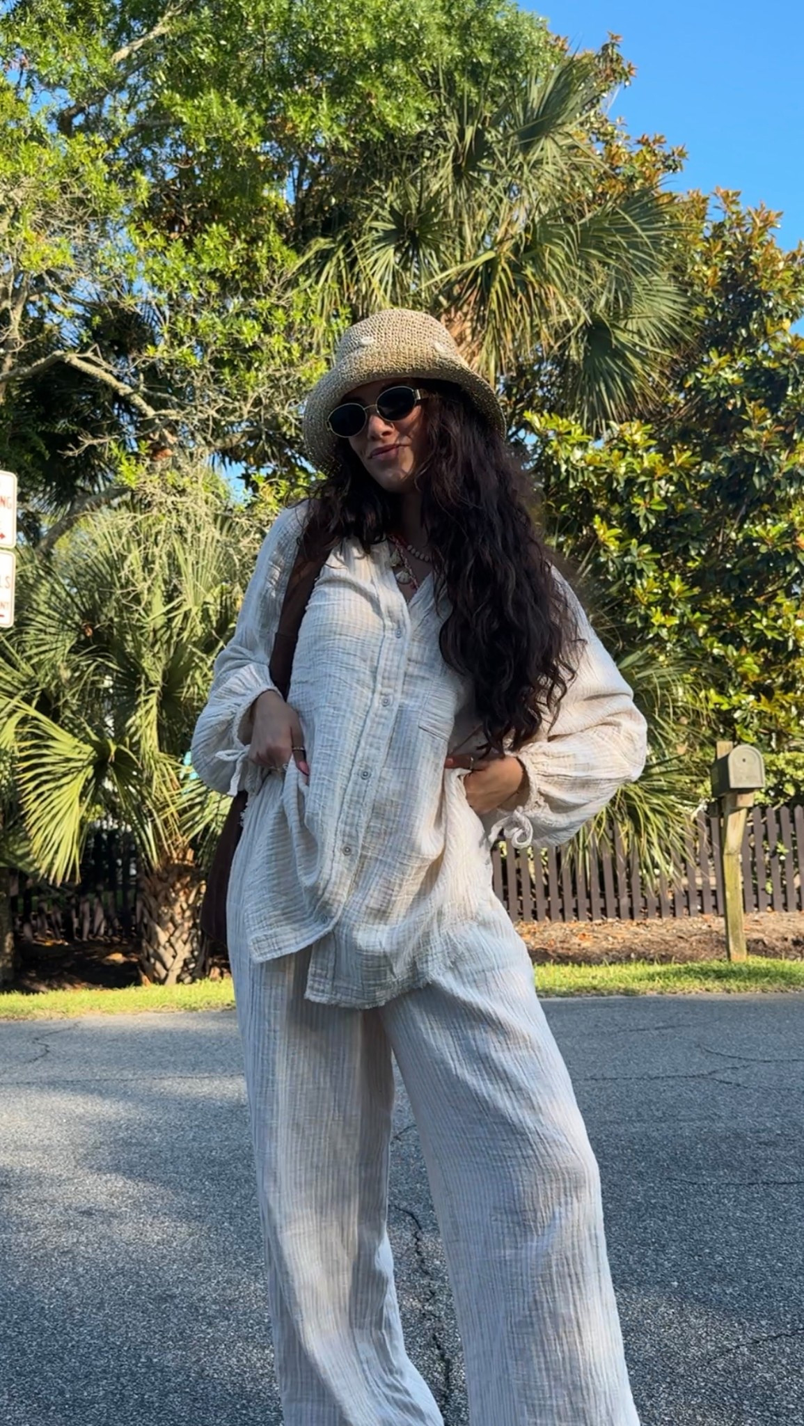 Looking for the perfect linen set- obsessed with this matching set from American Eagle / Aerie! Lightweight, oversized, and perfect for beach days + nights! Do not size up- I am wearing a XS bottom and SMALL top! #americaneagle #aerie #matchingsets