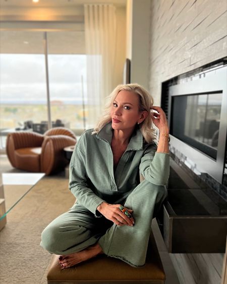 Wearing essential styles from the luxury basic brand, @goldietees. #ad 

All of their products are made from the highest quality Pima Cotton from Peru. Psst - Gwyneth Paltrow is a fan. #GoldieTees #EverydayLuxury #SustainableFashion 

#LTKsalealert #LTKGiftGuide #LTKover40