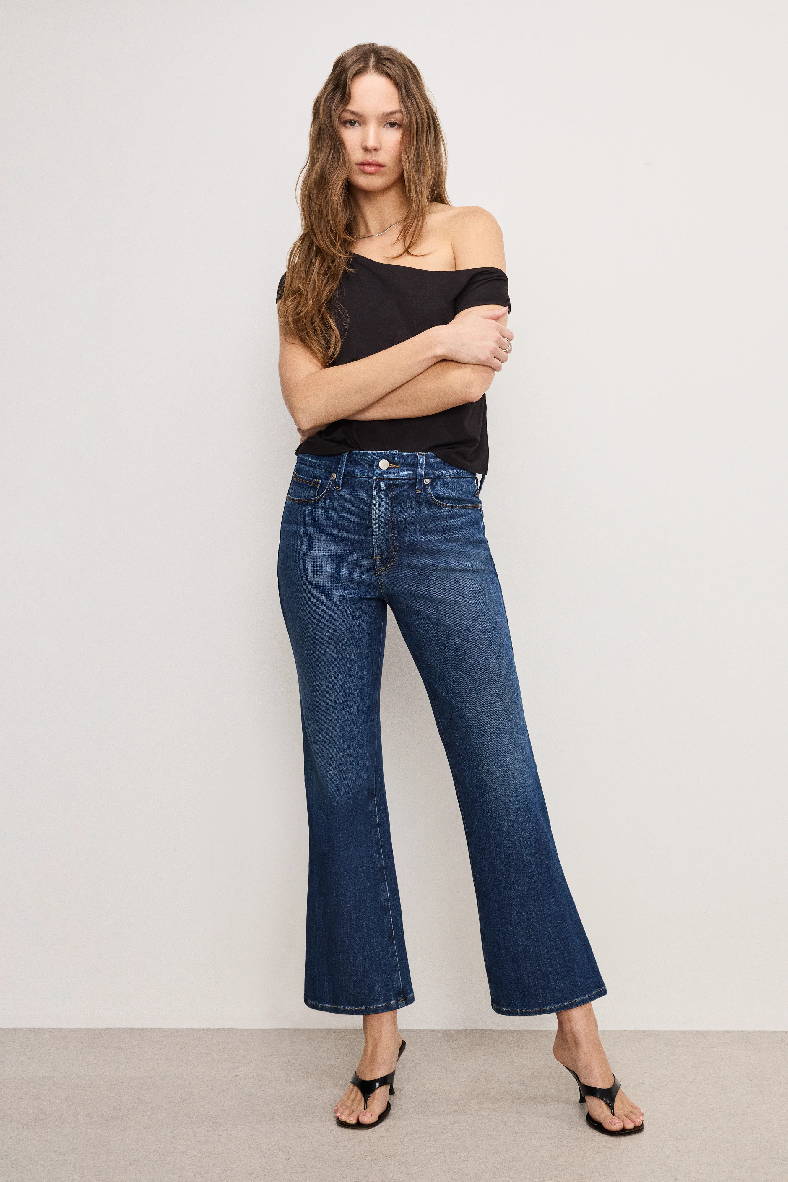 SOFT TECH GOOD LEGS CROPPED MINI BOOT JEANS | INDIGO977 - GOOD AMERICAN | Good American